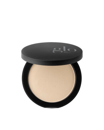 Glo Pressed Base Golden Light Hos Frisøren & Baronen - Glo Skin Beauty Beautylife