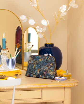 Blå Coby Cosmetic Bag Triangle Medium Tutti Fiori Blue 17x16 5x8cm - Pip Studio Beautylife